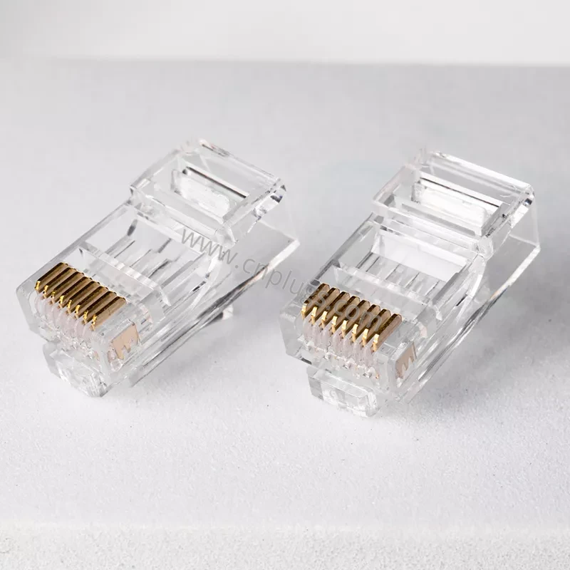 Connettore Cat6 RJ45 Spina modulare standard UTP 8P8C - Contatti placcati in oro a 3 poli da 50 µ" con barra di carico, materiale PC vergine al 100%, sfuso e OEM 3 Close-up of 3-prong gold plated staggered contact blades on Cat6 RJ45 modular plug